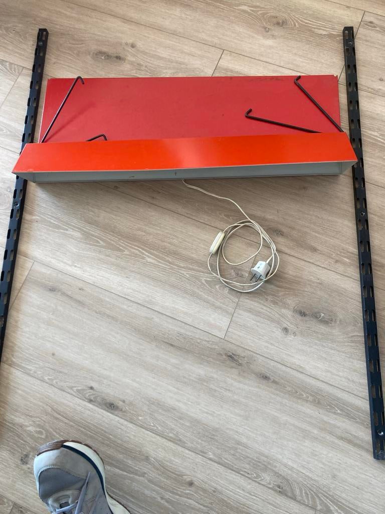 Vintage Pilastro wandrek met verlichting - rood, Ophalen, Gebruikt