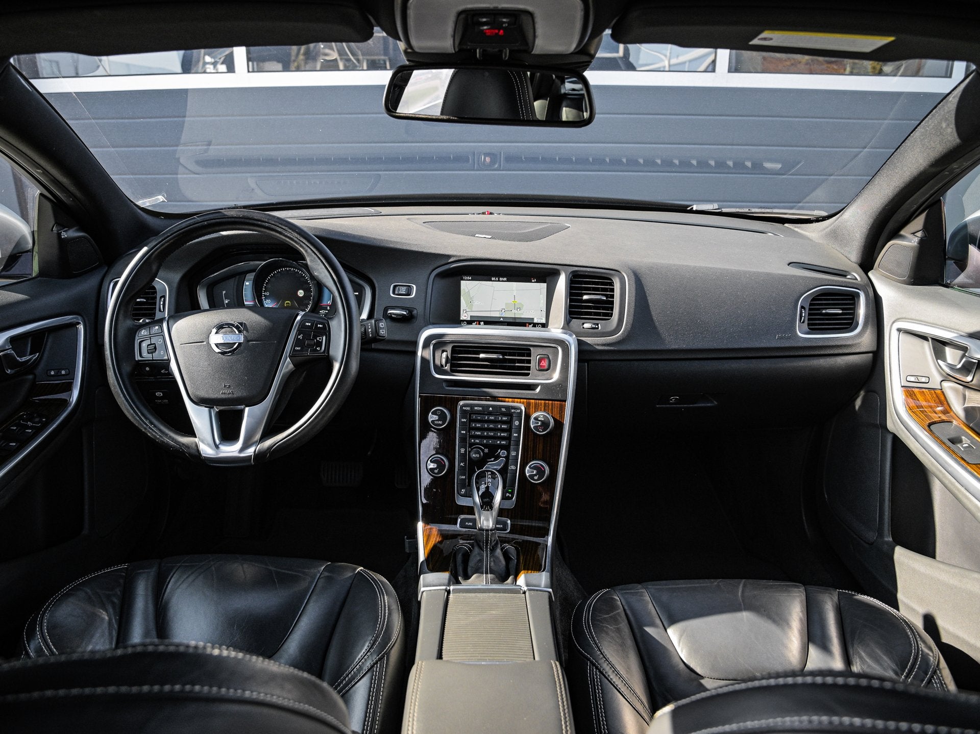 Volvo V60 2.4 D6 AWD Plug-In Hybrid Summum | Leder | Schuifd, Automaat, Zwart, Zwart, 11 kWh