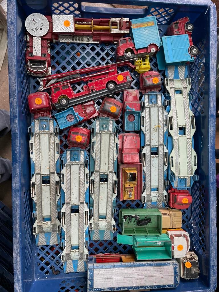120  dinky toy's en corgi toy's & matchbox auto's, Ophalen of Verzenden, Gebruikt, Auto, Dinky Toys