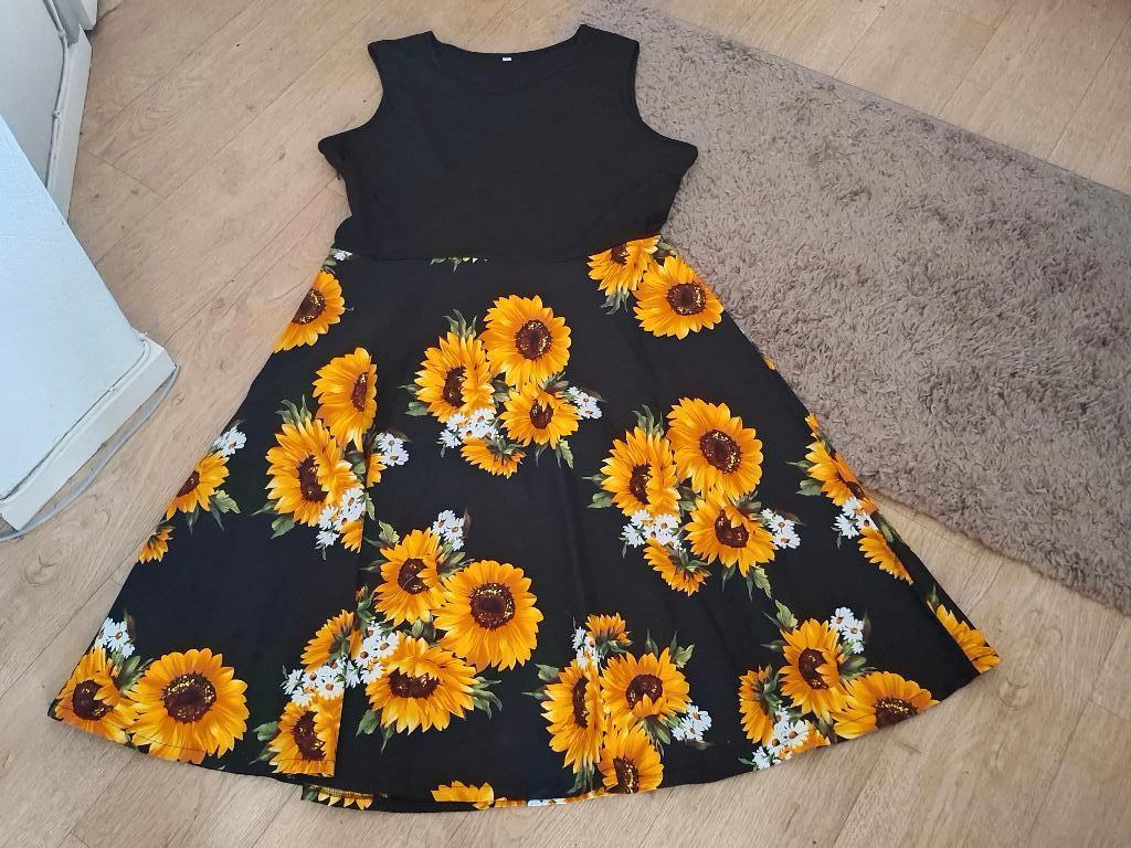 Leuke jurk maat 46 NIEUW, Kleding | Dames, Jurken, Zwart, Maat 46/48 (XL) of groter, Nieuw, Ophalen of Verzenden