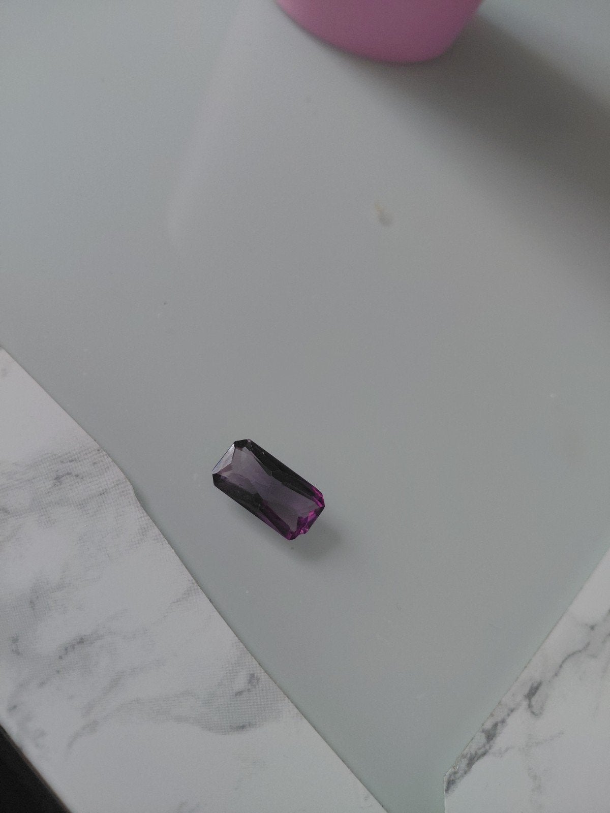 Saffier getest bij het goud kantoor 1cm lang halve breed, Sieraden, Tassen en Uiterlijk, Piercings, Ophalen, Zo goed als nieuw