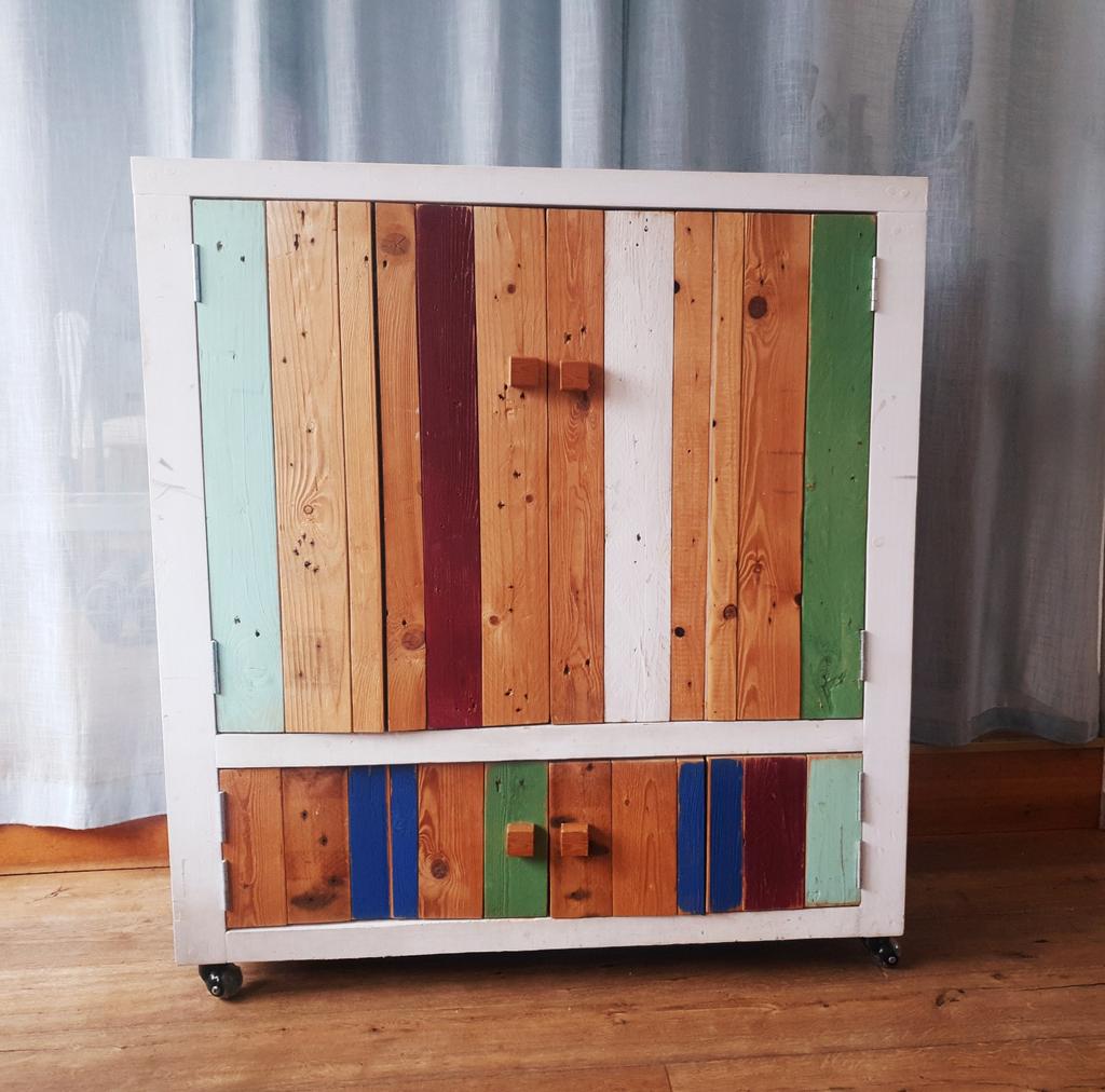 Unieke tv kast van hout, Huis en Inrichting, Ophalen, Zo goed als nieuw, 25 tot 50 cm, Minder dan 100 cm