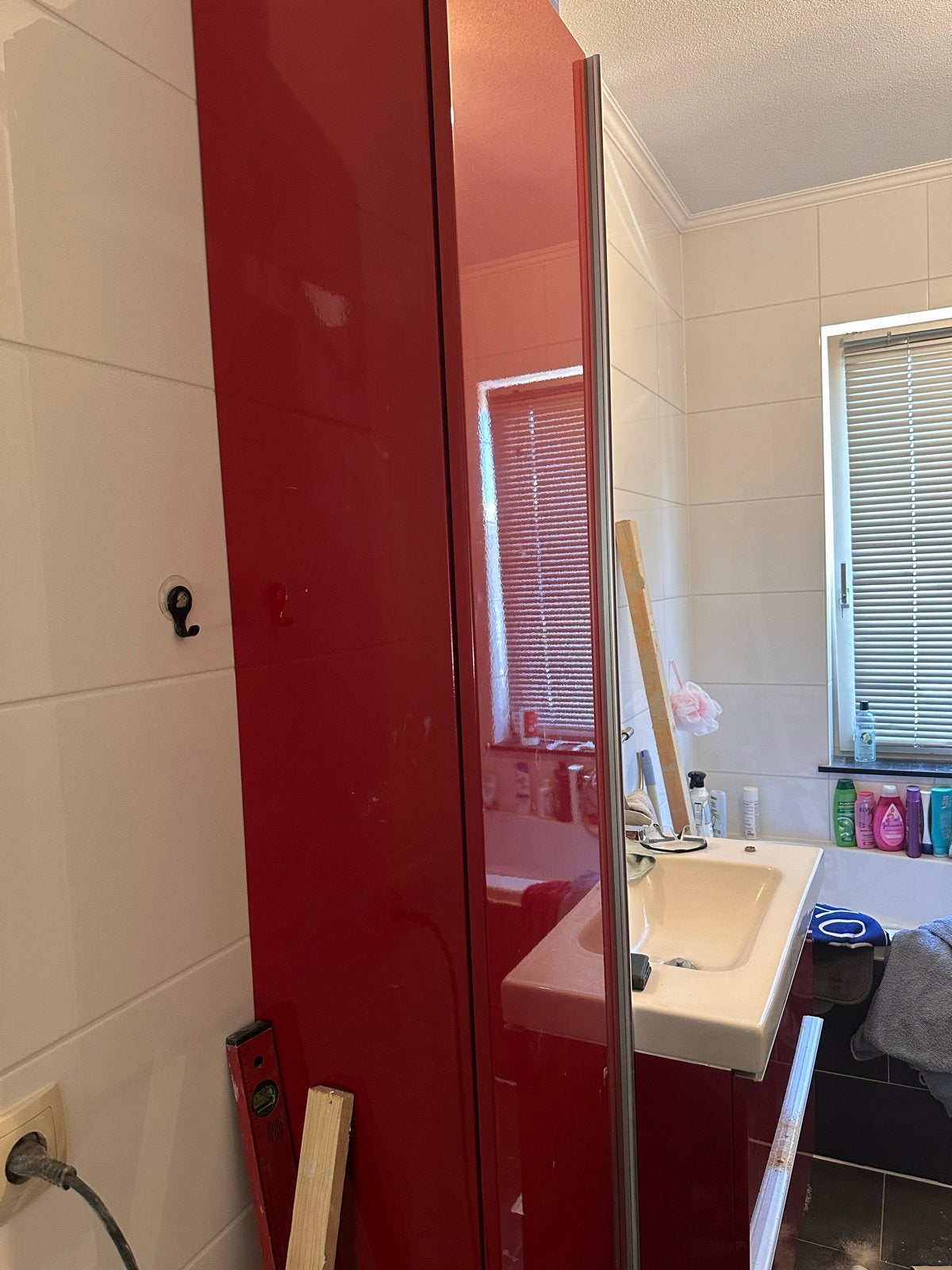 Rode badkamerkast met wastafel, Huis en Inrichting, Badkamer | Badkamermeubels, Ophalen, Gebruikt, 50 tot 100 cm, 25 tot 50 cm
