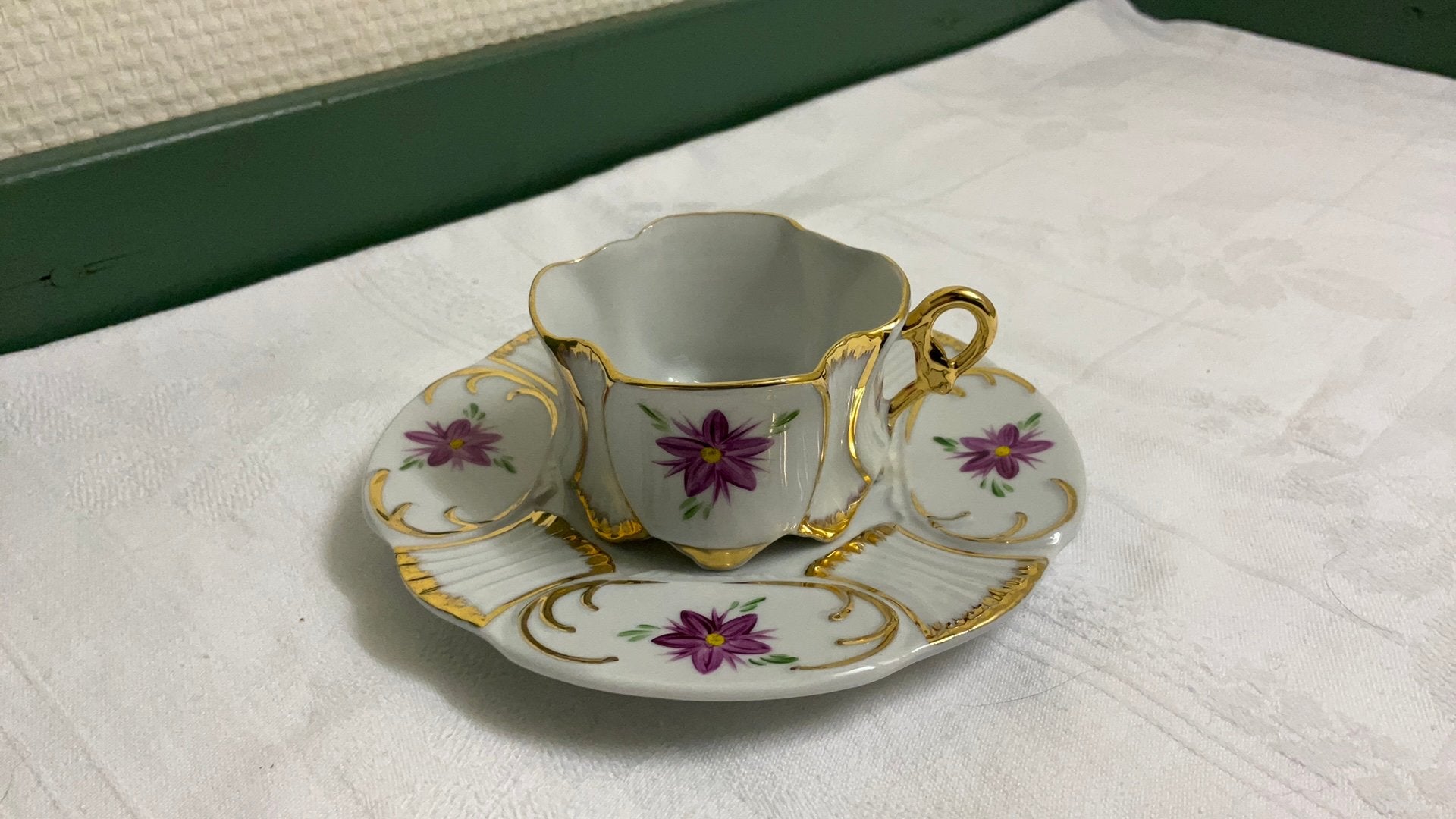 Limoges kop en schotel, 19 de eeuw, bladgoud, Ophalen of Verzenden