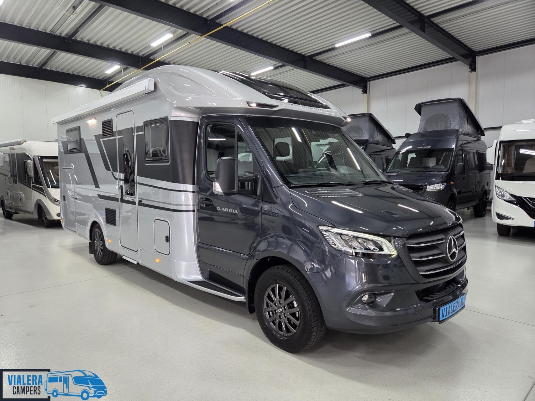 Adria Coral Supreme MB 670 DL *AUTOMAAT 170pk* Levelsysteem, Automaat, Tot en met 2, 7 tot 8 meter, Bedrijf