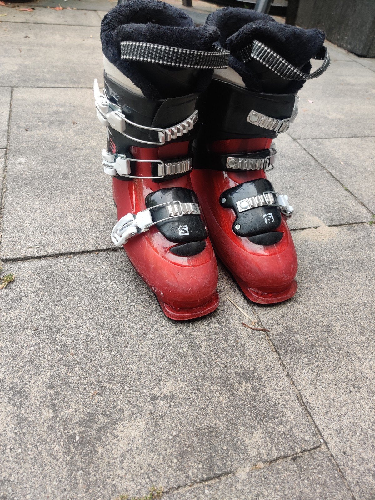 Salomon T3 Junior skischoenen - Maat 24,5 (EU 38), Sport en Fitness, Skiën en Langlaufen, Gebruikt, 100 tot 140 cm, Schoenen, Salomon
