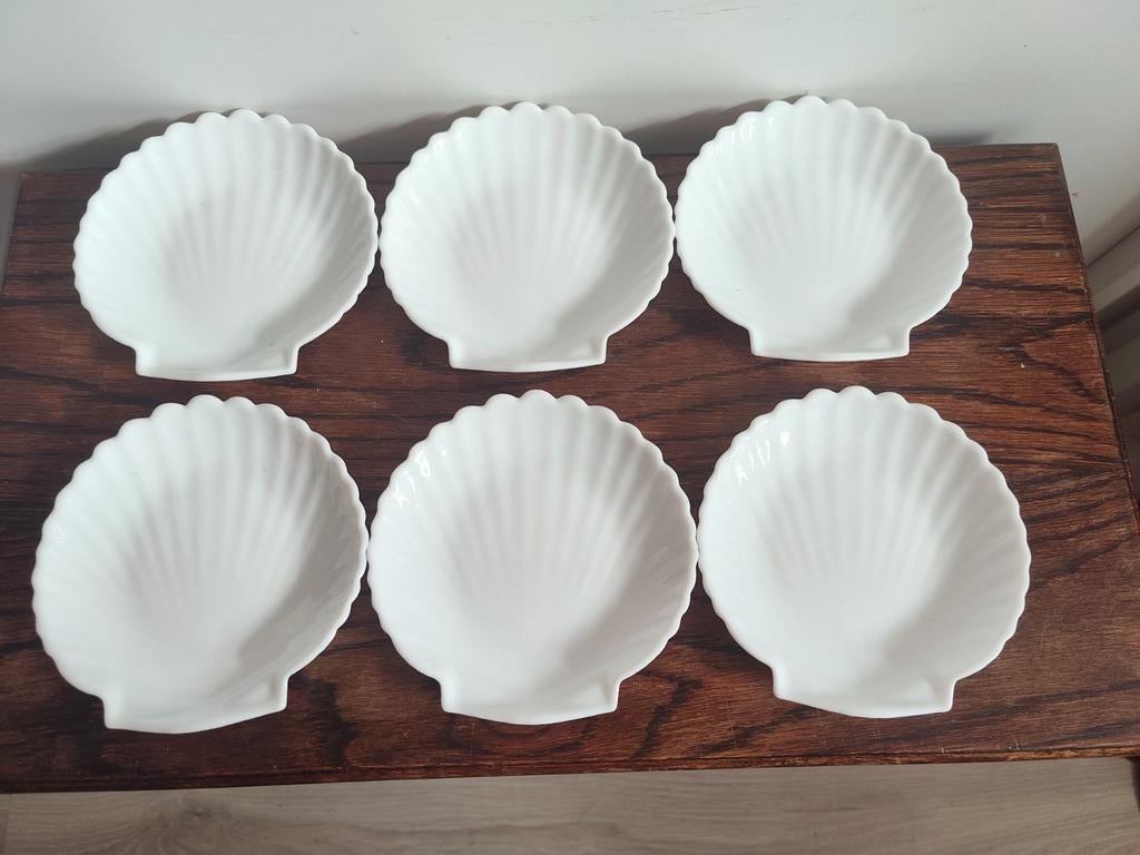 Set van 6 witte porseleinen schelpvormige schaaltjes, Ophalen of Verzenden, Porselein, Overige stijlen, Schaal of Schalen