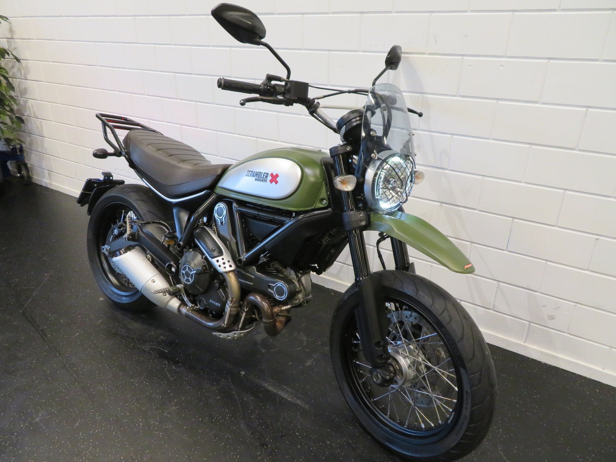 Ducati SCRAMBLER URBAN ENDURO (bj 2015), Motoren, 803 cc, Naked bike, Gebruikt, Bedrijf