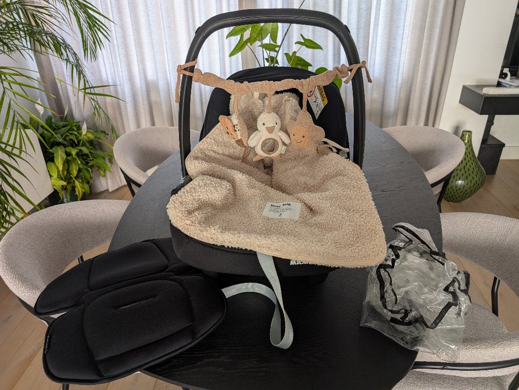 Complete Maxi cosi FamilyFix2 onderstel met babyzitje Tinca, Kinderen en Baby's, Autostoeltjes, Ophalen, Autogordel, Zo goed als nieuw