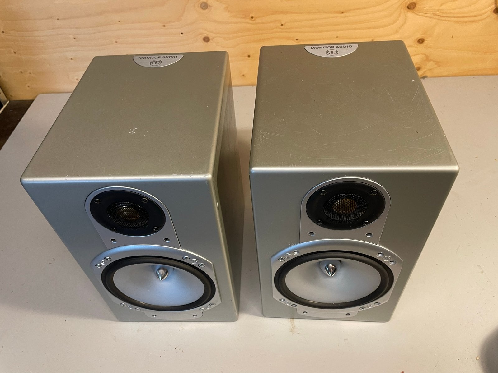 Monitor Audio RS-1 luidsprekers 1 woofer reuteld, Overige merken, Gebruikt, Ophalen of Verzenden, Minder dan 60 watt