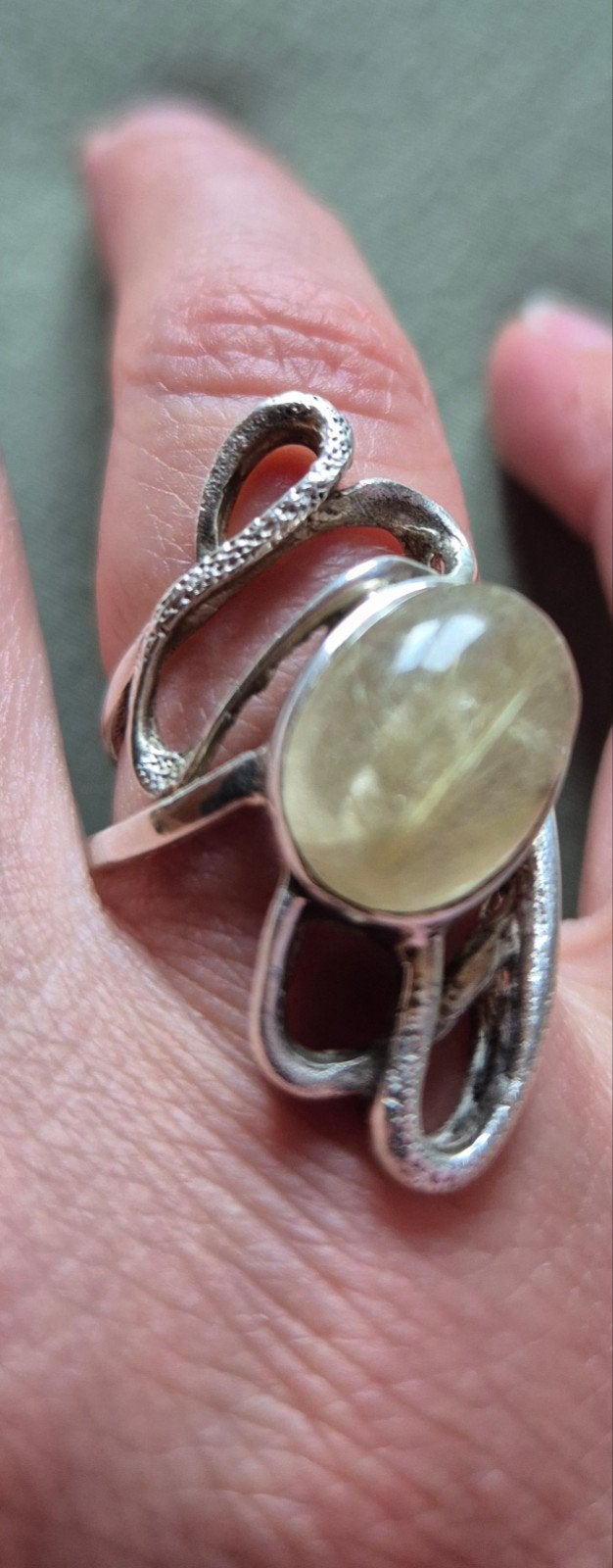 Zilveren ring met gouden rutielkwarts, maat 14, Ophalen of Verzenden, Met edelsteen, Dame, Zilver
