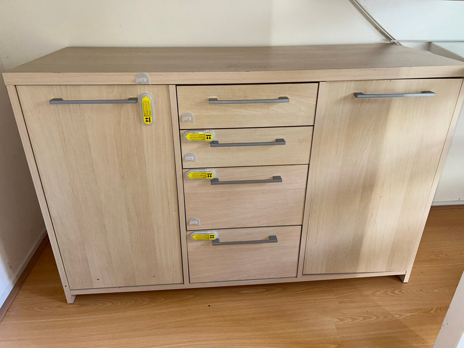 GRATIS! Licht houten dressoir met lades en deuren, Ophalen, Gebruikt, 100 tot 150 cm, Met lade(s)