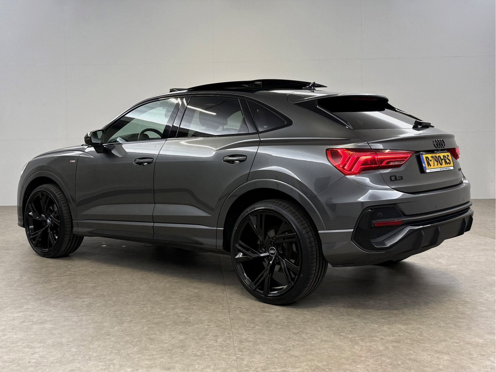 Audi Q3 Sportback 35 TFSI S-Line Black Optic | Pano | Sfeer, Auto's, Audi, Euro 6, 4 cilinders, 1505 kg, Bedrijf