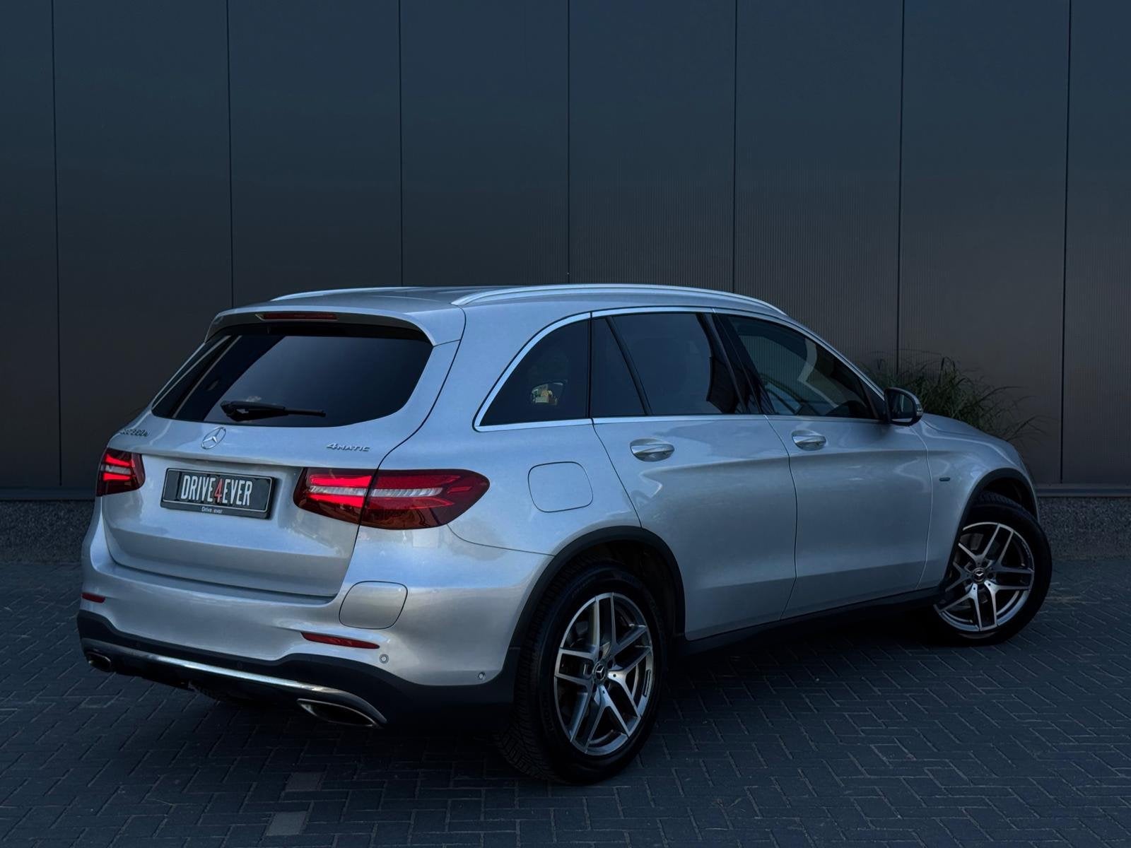 Mercedes-Benz GLC-klasse 350e 4MATIC AMG M18 NAVI|LEDER|SPOR, Automaat, Stof, Gebruikt, Zwart