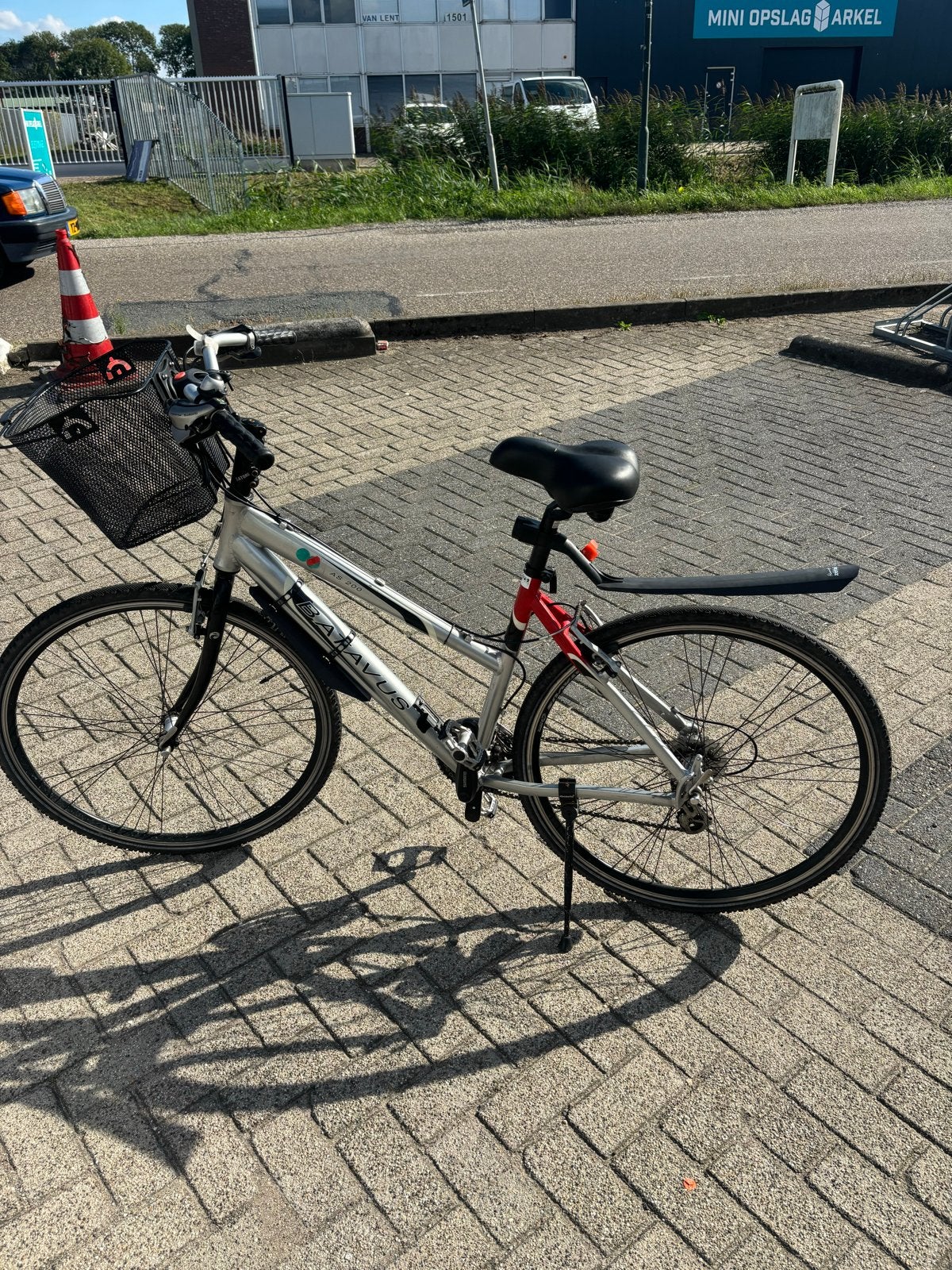 Batavus fiets zilverkleurig met mandje en spatbord, Ophalen, Gebruikt, Batavus, Versnellingen
