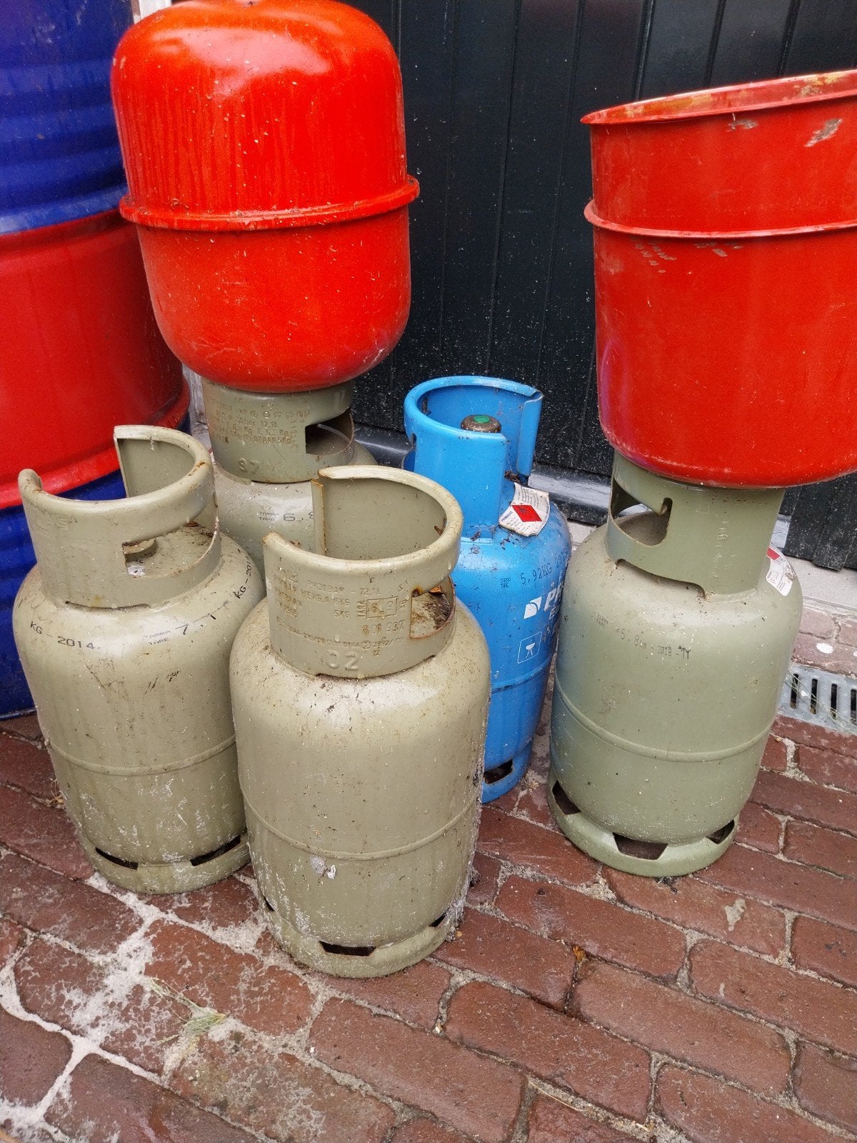 Oude gasflessen voor BBQ of kachel projecten, Ophalen