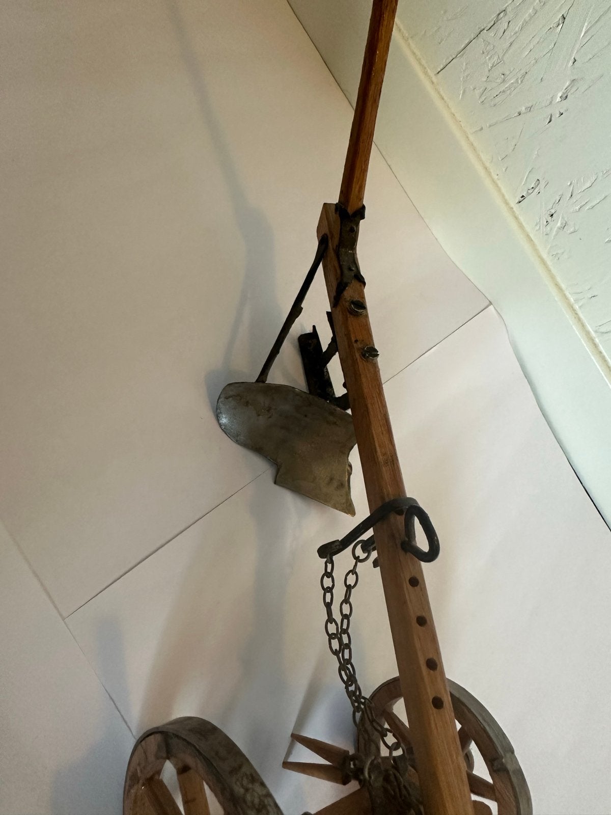 Handgemaakte houten decoratie ploeg - Vintage miniatuur, Ophalen of Verzenden