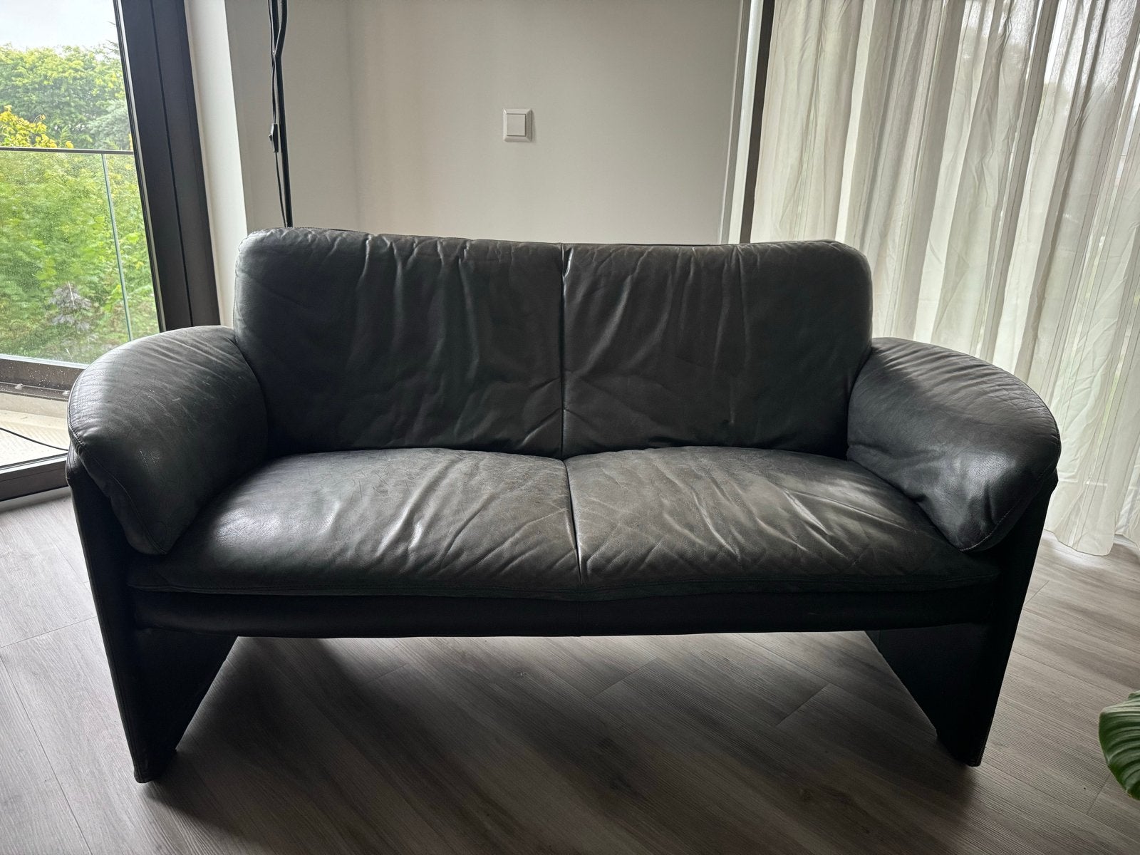 Leolux 2-zitsbank - 155cm breed, Huis en Inrichting, Banken | Sofa's en Chaises Longues, Ophalen, Gebruikt, Minder dan 75 cm, 150 tot 200 cm