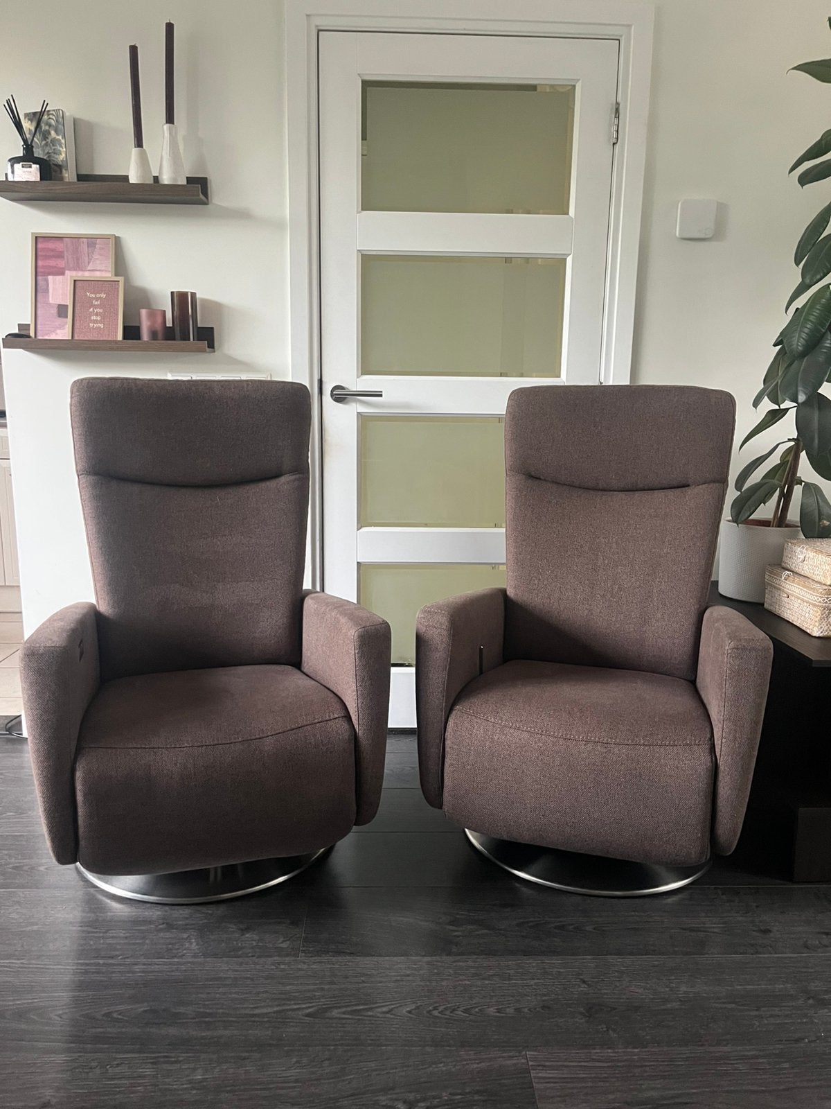 Setje 2 Prominent Relaxfauteuils 1 Sta op Stof Bruin Taupe M, Huis en Inrichting, Ophalen, Minder dan 75 cm, Zo goed als nieuw