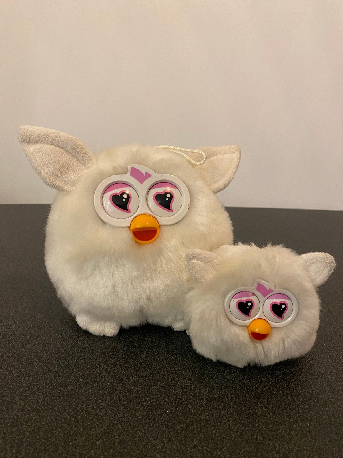 Set van 2 Furby knuffels - Wit met hartjesogen, Overige merken, Overige karakters, Overige typen, Ophalen of Verzenden