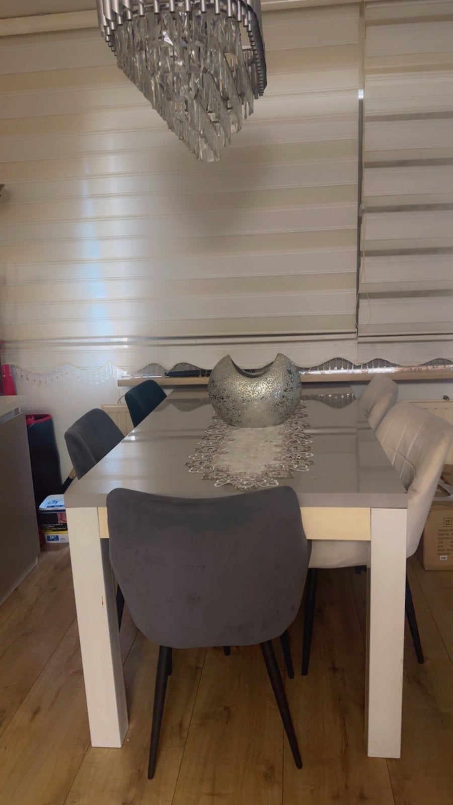 Moderne eettafel met 6 stoelen - Zo goed als nieuw, Huis en Inrichting, Ophalen, Kunststof, 100 tot 150 cm, Zo goed als nieuw