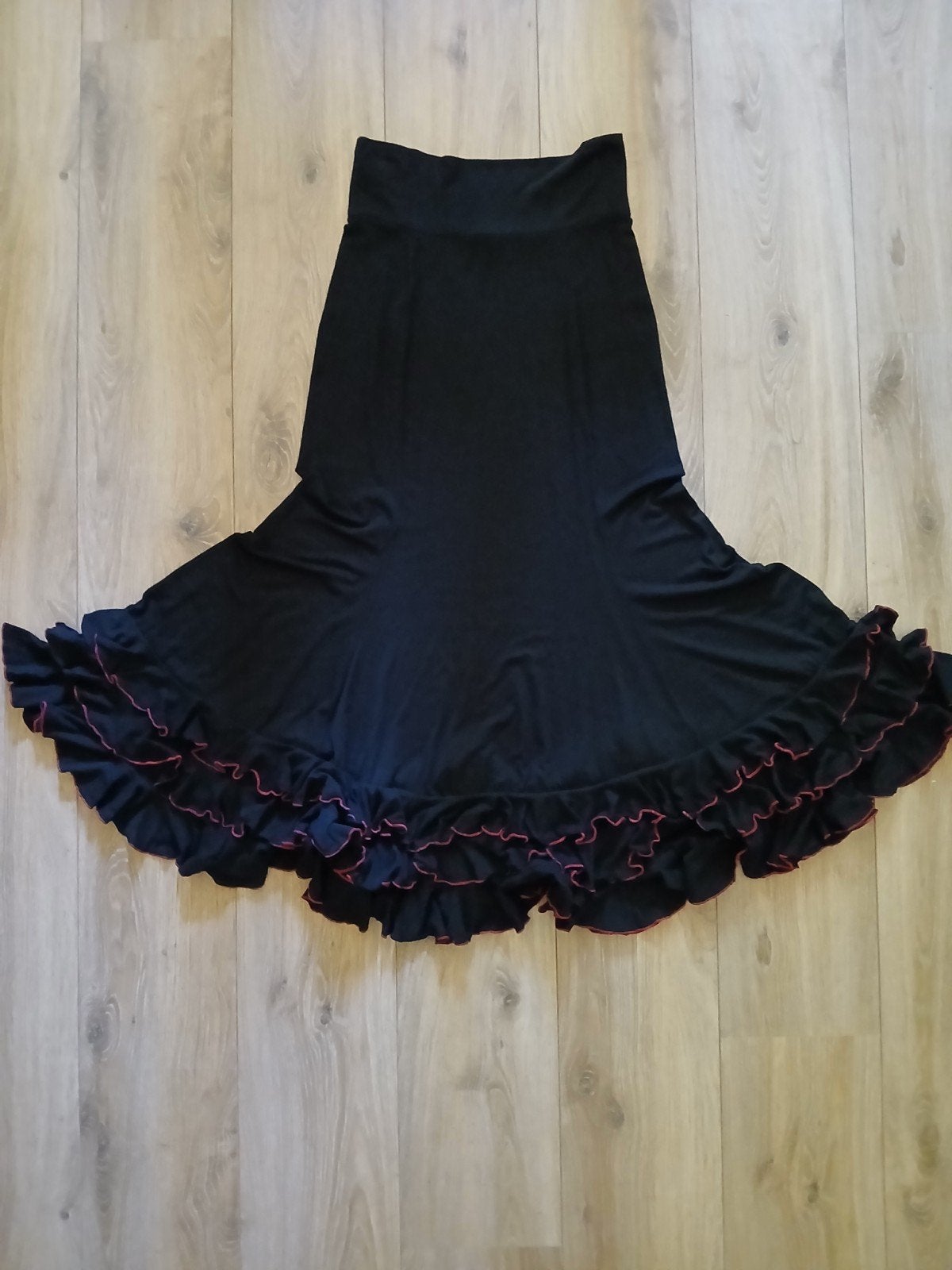 Zwarte Flamenco rok met rode ruches uit Sevilla, Kleding | Dames, Carnavalskleding en Feestkleding, Verzenden, Maat 46/48 (XL) of groter