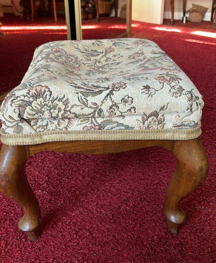 Brocante Vintage Queen Ann Krukje zitje Voetenbankje, Barok queen ann brocante romantisch, Gebruikt, 50 tot 75 cm, Ophalen of Verzenden