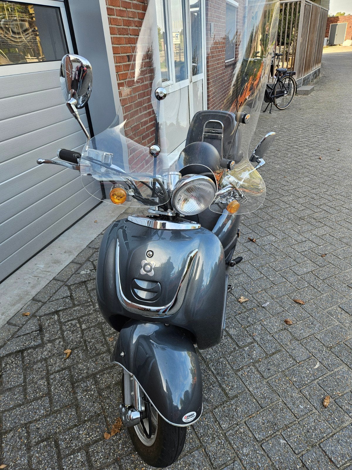 AGM scooter met windscherm en topkoffer, Fietsen en Brommers, Ophalen, Gebruikt, Benzine, Overige merken