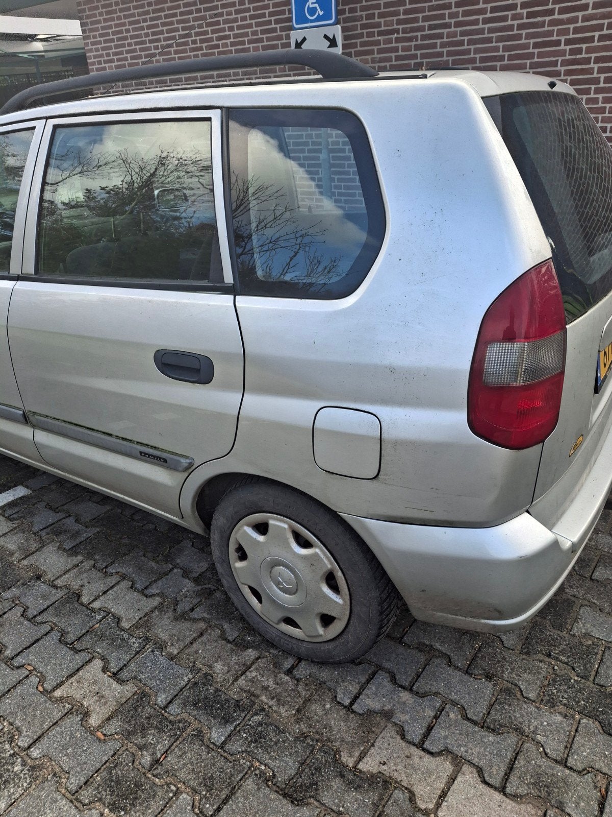 Mitsubishi Space Star 1.6 Family 2001 Grijs, Auto's, Voorwielaandrijving, 4 cilinders, 49 €/maand, 1200 kg