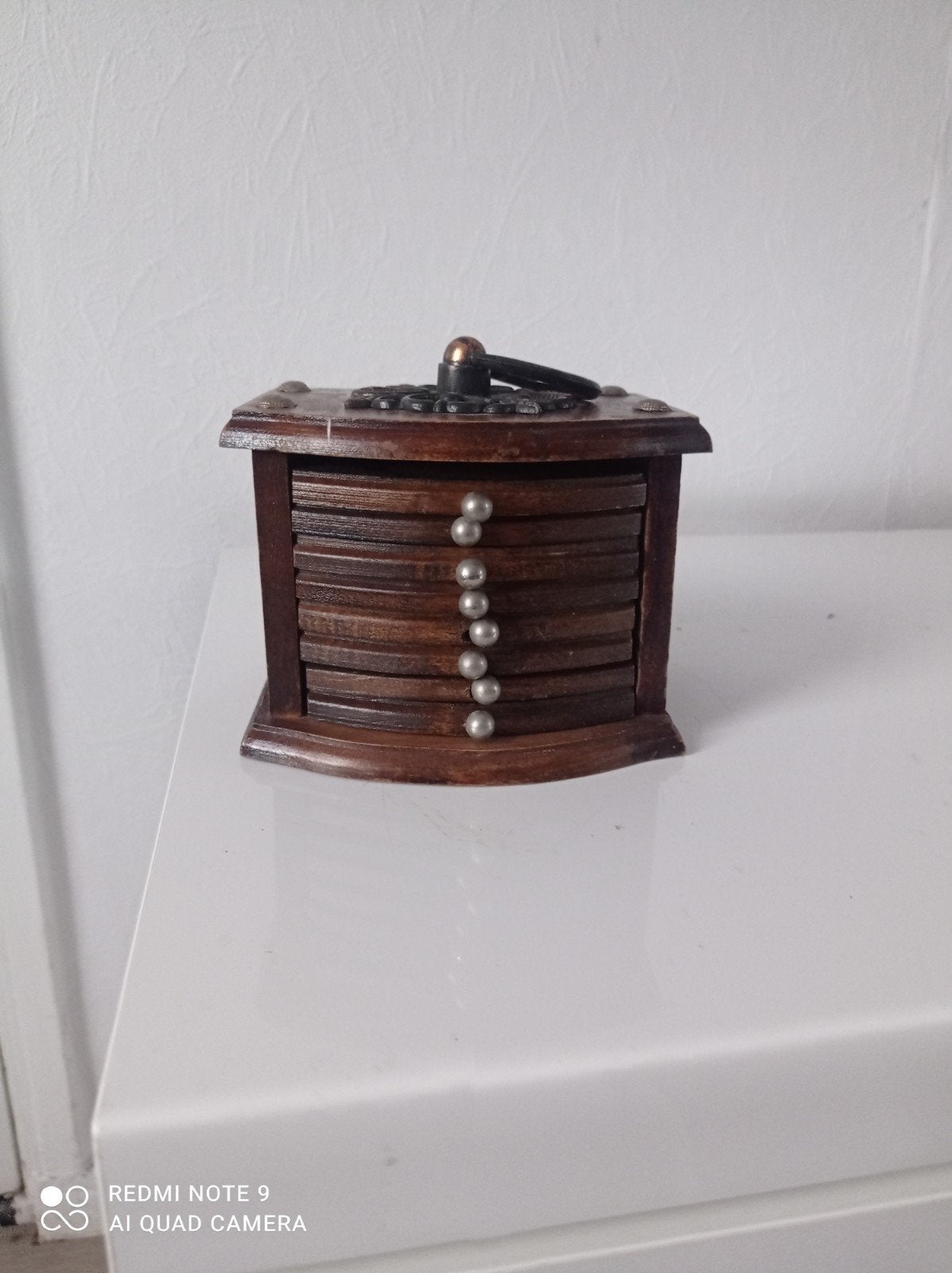 Curiosa brocante, Vintage onderzetters frans in kistje van h, Ophalen of Verzenden