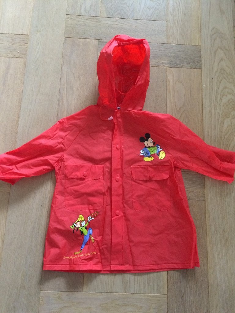 Schattig rood Disney regenjasje maat 92 (/98), Disney, Jongen of Meisje, Ophalen of Verzenden, Zo goed als nieuw