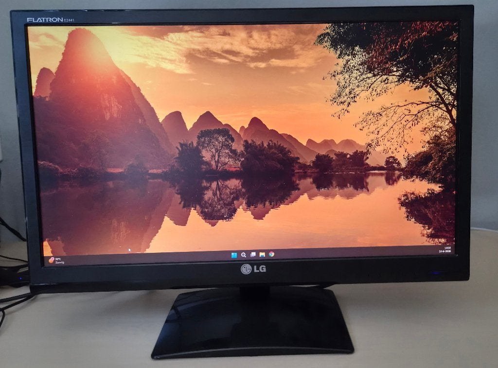 LG Flatron E2441 24" Full HD Monitor, Computers en Software, Monitoren, Gebruikt, 60 Hz of minder, DVI, VGA, TN, Full HD, 3 tot 5 ms