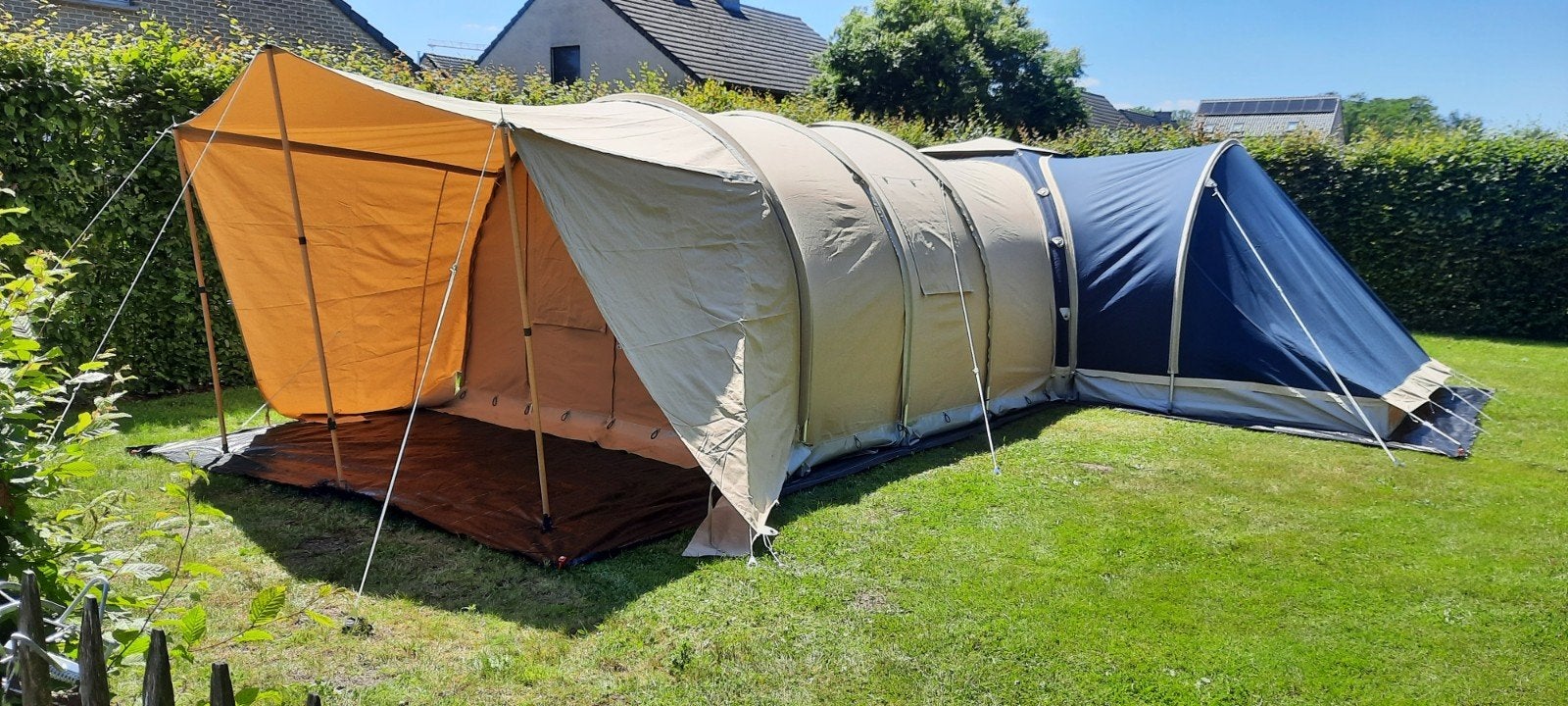 Karsten 300 opblaasbare koepeltent met slaapaanbouw, Ophalen, Zo goed als nieuw, Tot en met 6