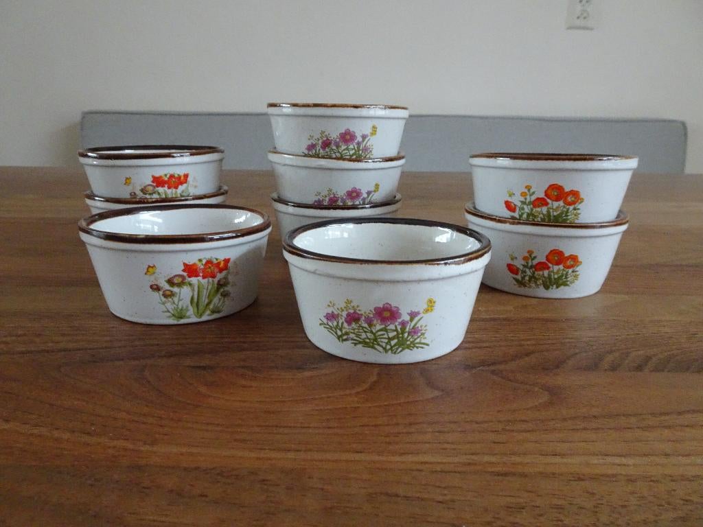 Negen vintage wildflower schaaltjes, Gebruikt, Ophalen of Verzenden, Kom(men), Overige stijlen