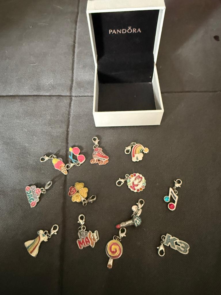 K3 Bedels - Diverse Leuke Charms voor Armband of Ketting, Overige materialen, Zo goed als nieuw, 4 bedels of meer, Met strass