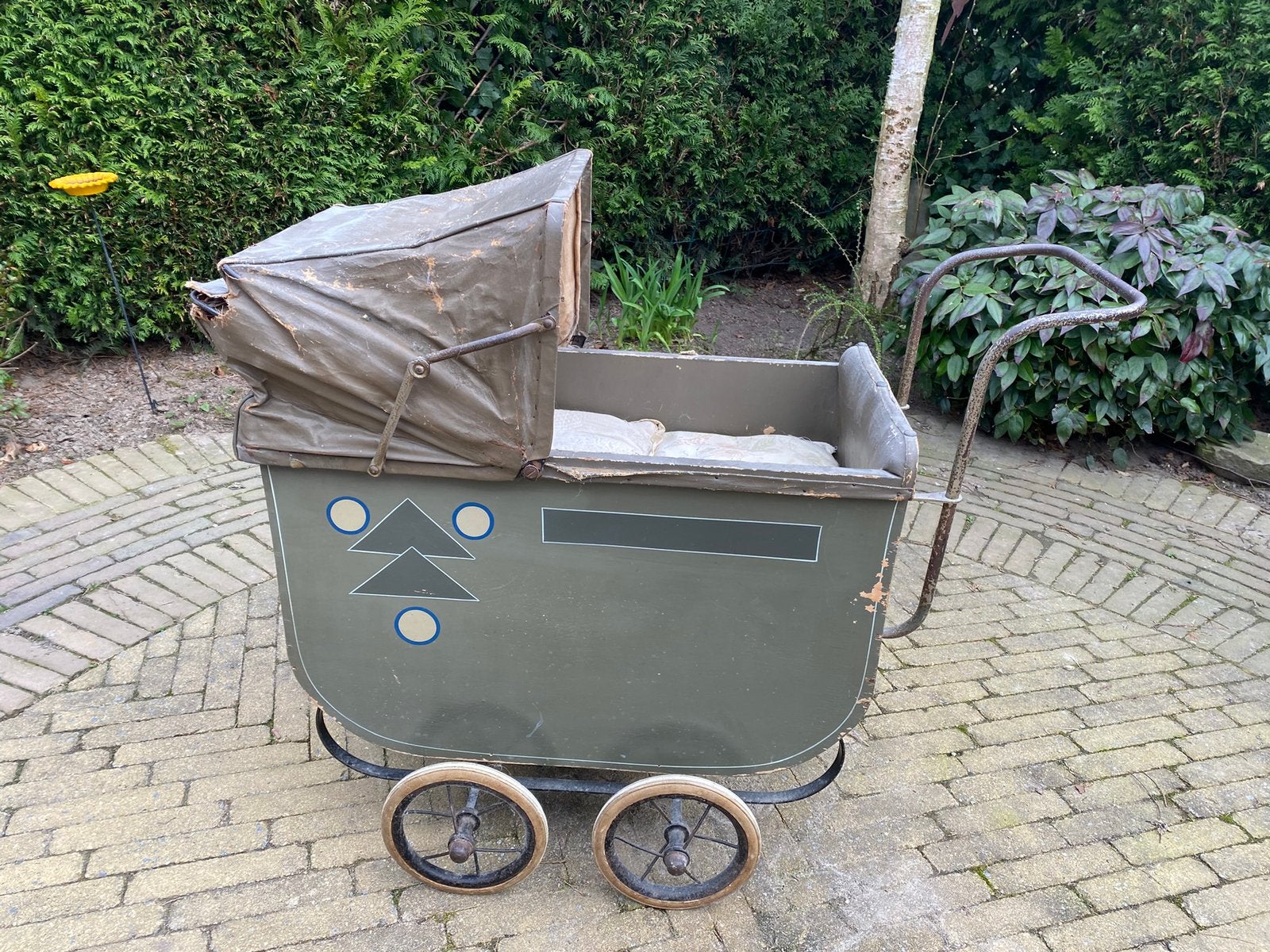 Antieke poppenwagen, Ophalen