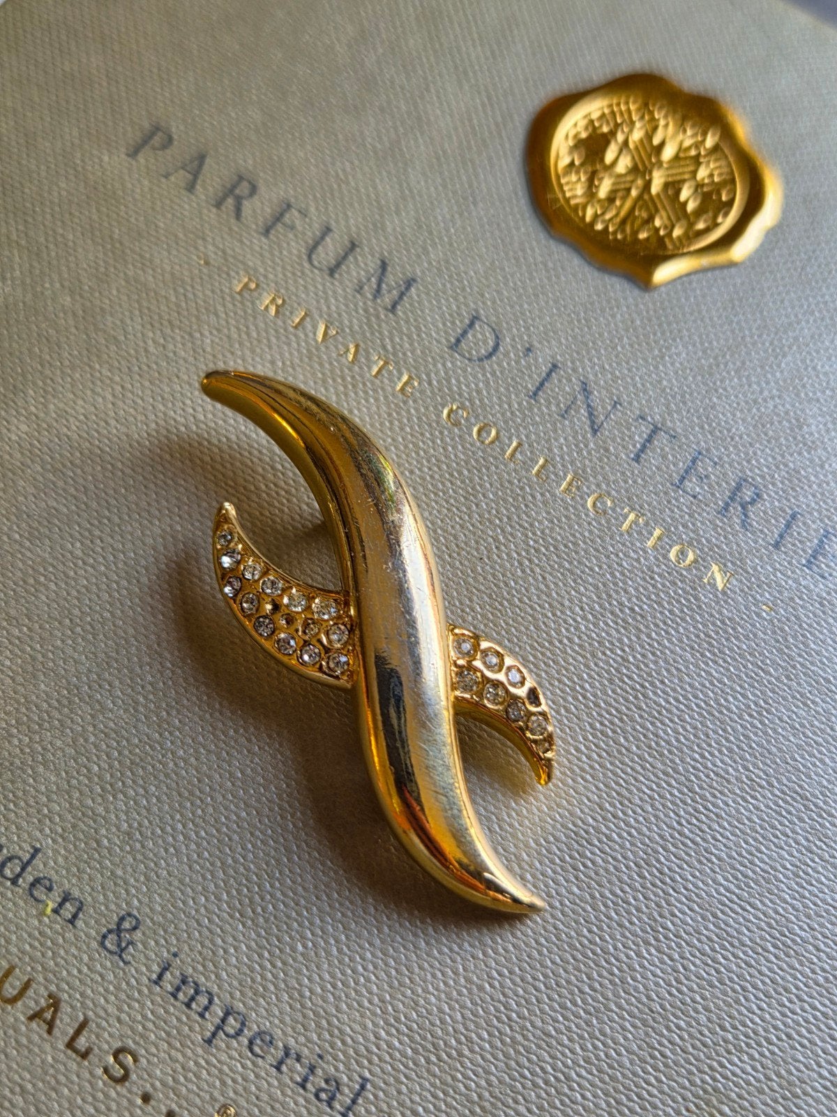 Vintage Lisner Broche Goudkleurig met Strass 5 cm, Overige materialen, 4 tot 7 cm, Gebruikt, Ophalen of Verzenden
