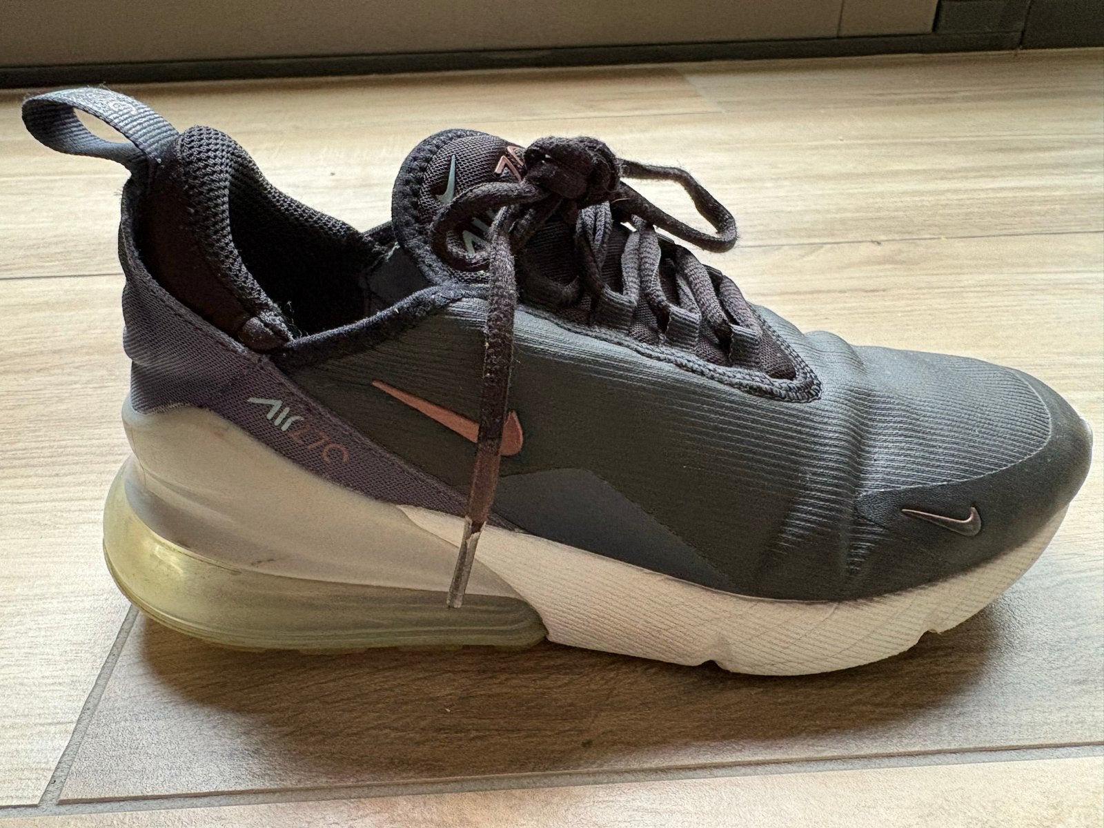 Nike Air Max 270 - Maat 36,5, Ophalen of Verzenden, Jongen of Meisje, Sportschoenen