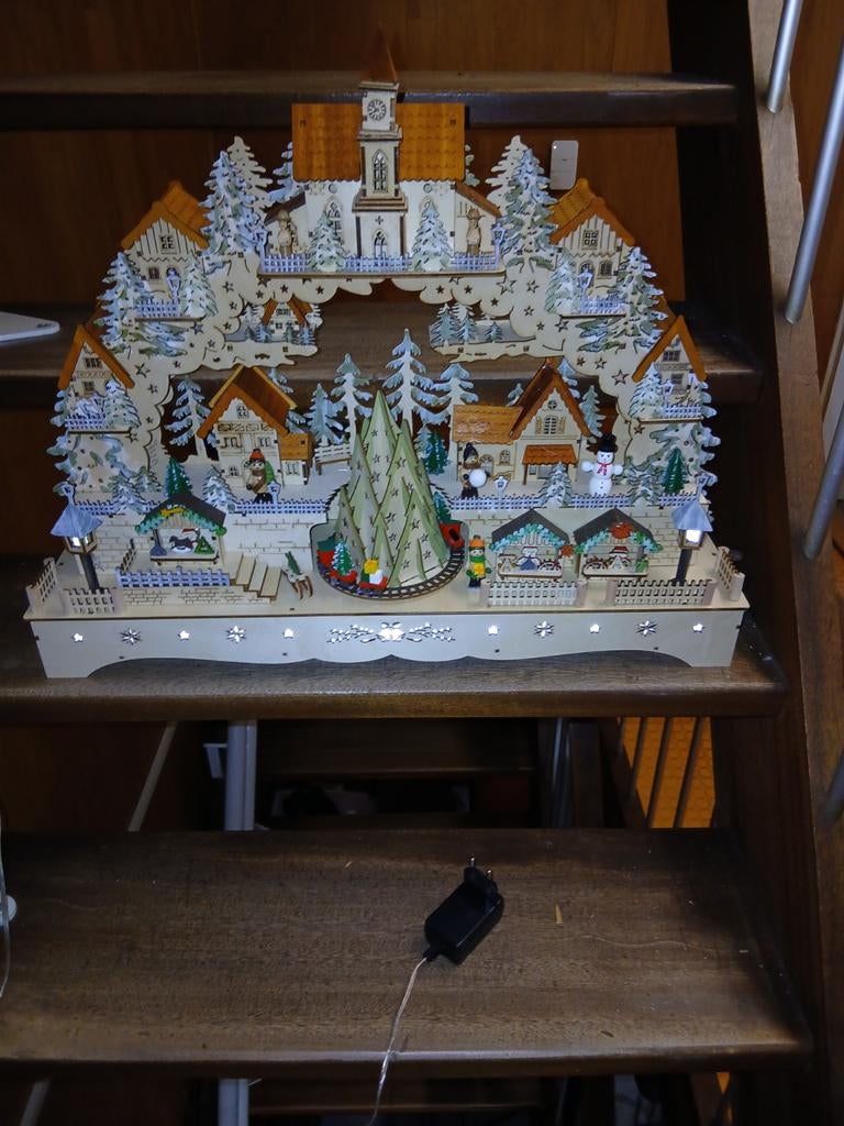 Kersttafereel, hout,met licht en beweging, Ophalen, Zo goed als nieuw