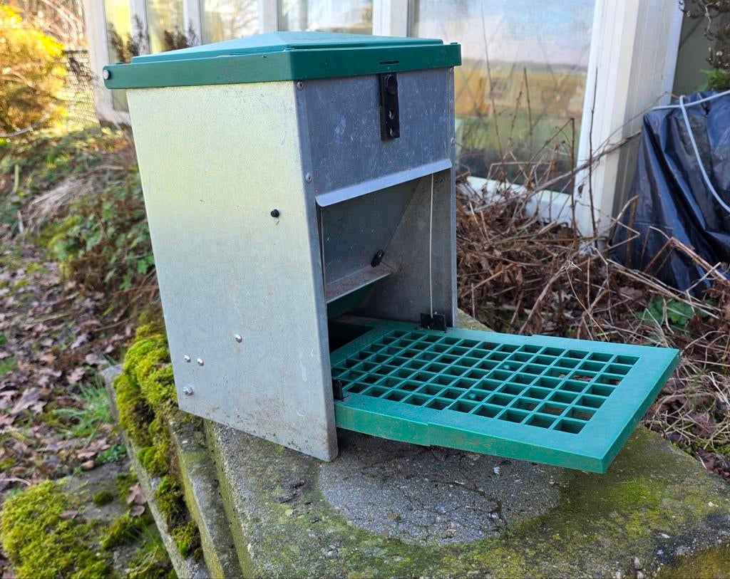 Trapvoerbak, Ophalen, Gebruikt, Drinken en Voederen