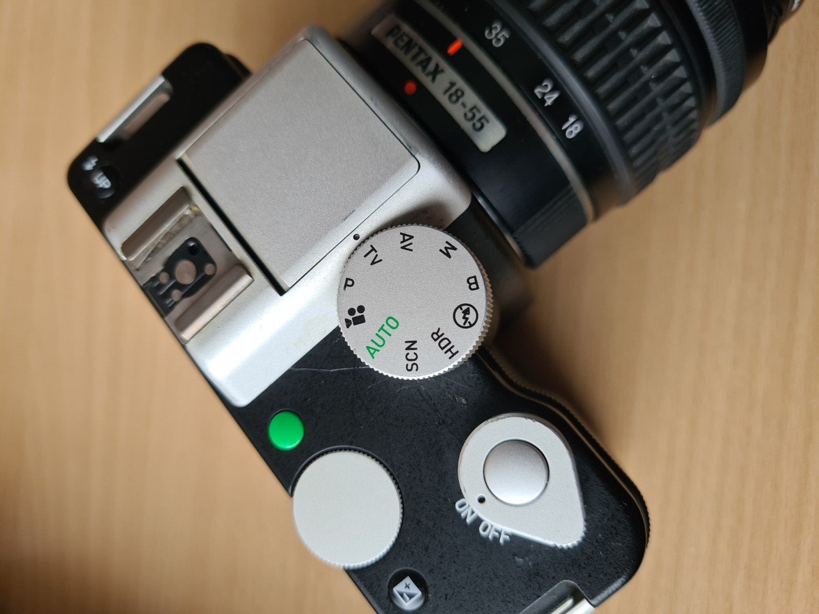 Pentax K-01 zwart/zilver + Pentax 18-55mm – complete set, Ingebouwde flitser, Gebruikt, 16 megapixels, Ophalen of Verzenden