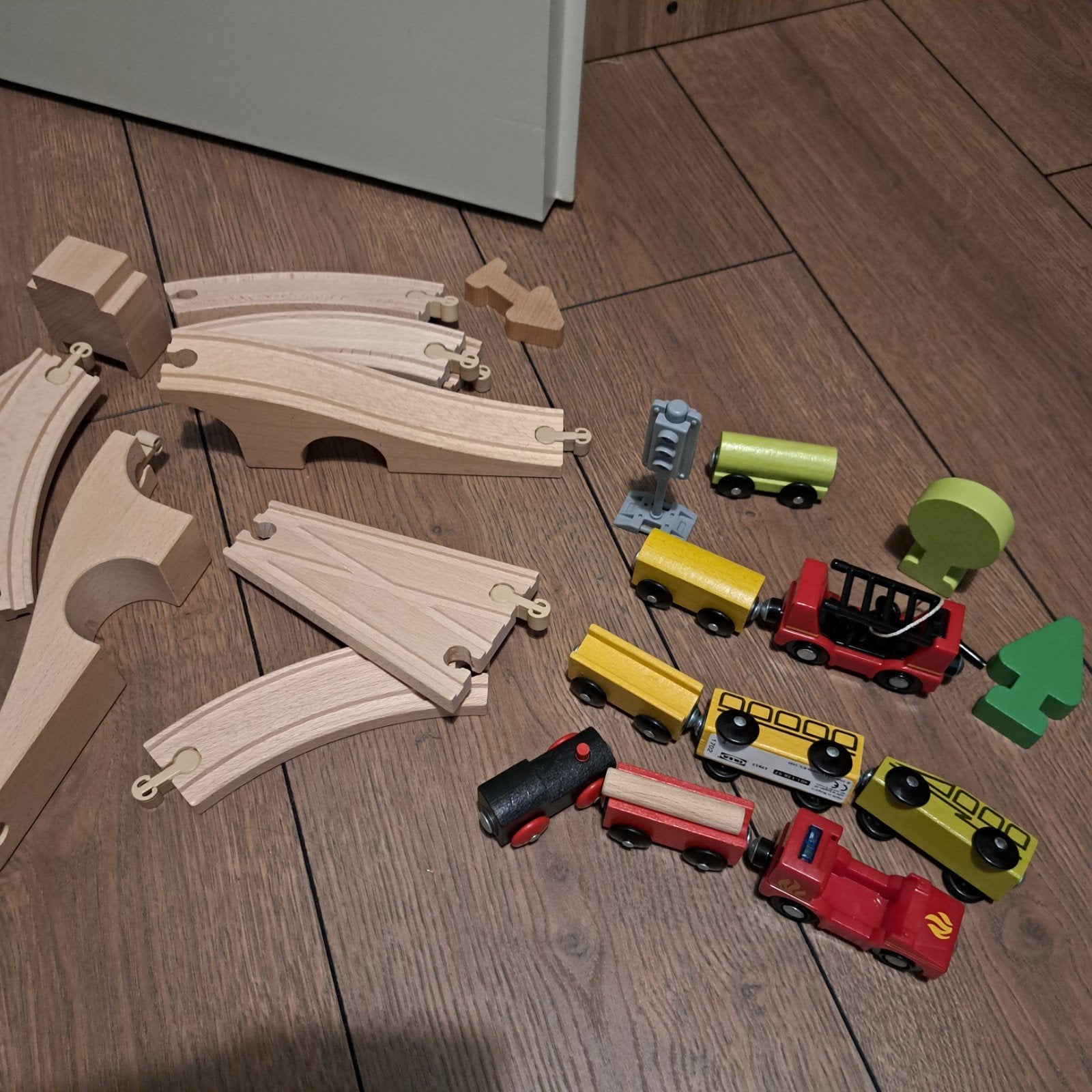 Houten treinbaan met treintjes en accessoires, Ophalen of Verzenden, Gebruikt, Overige typen