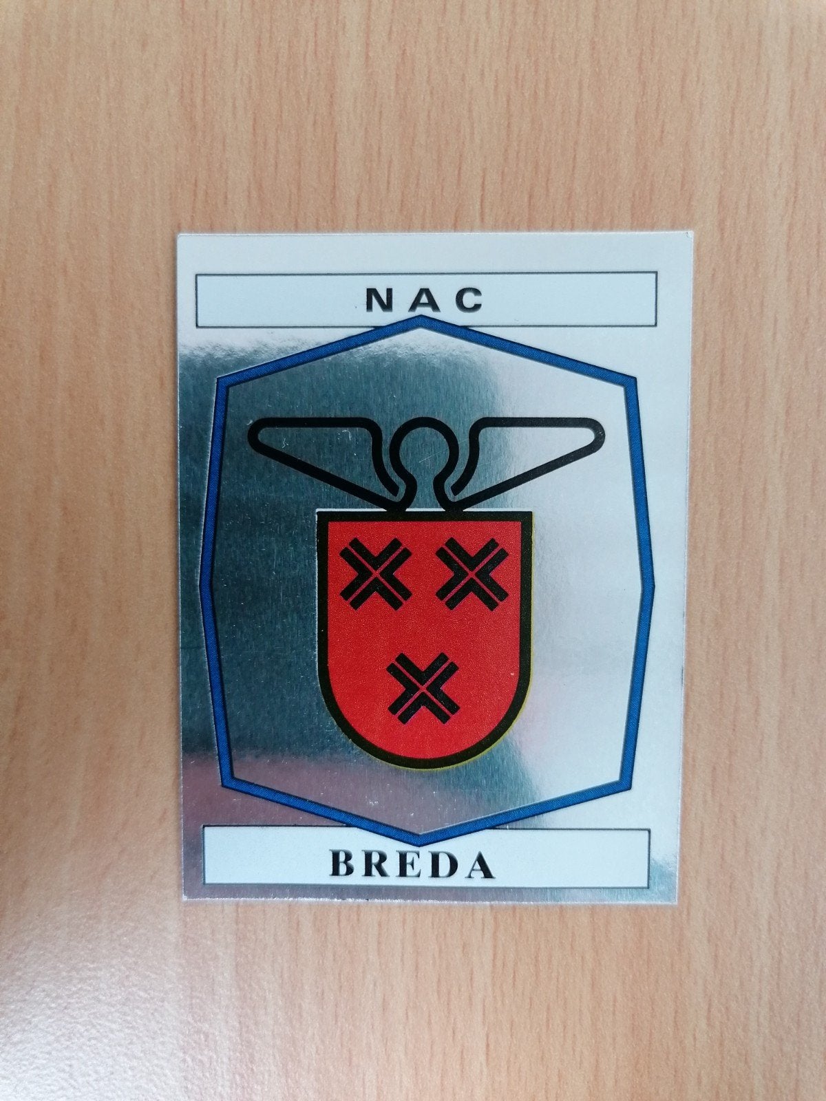 Panini Voetbal 88 #362 NAC embleem., Verzamelen, Ophalen of Verzenden, Zo goed als nieuw, NAC Breda, Poster, Plaatje of Sticker
