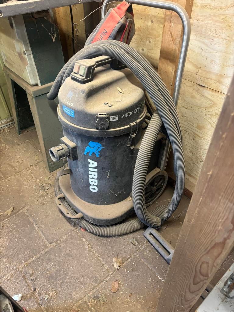 Arbo Eco Stofzuiger met Slang en Toebehoren - 2000W Max, Ophalen of Verzenden, Gebruikt, Reservoir, 2000 watt of meer