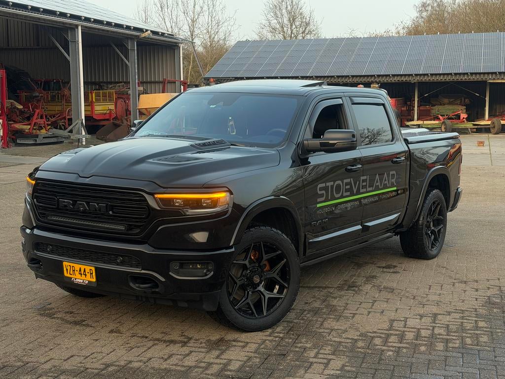 Dodge RAM Limited | 450PK | 4-PLAY | Custom Exhaust, Automaat, 2361 kg, 5654 cc, Zwart