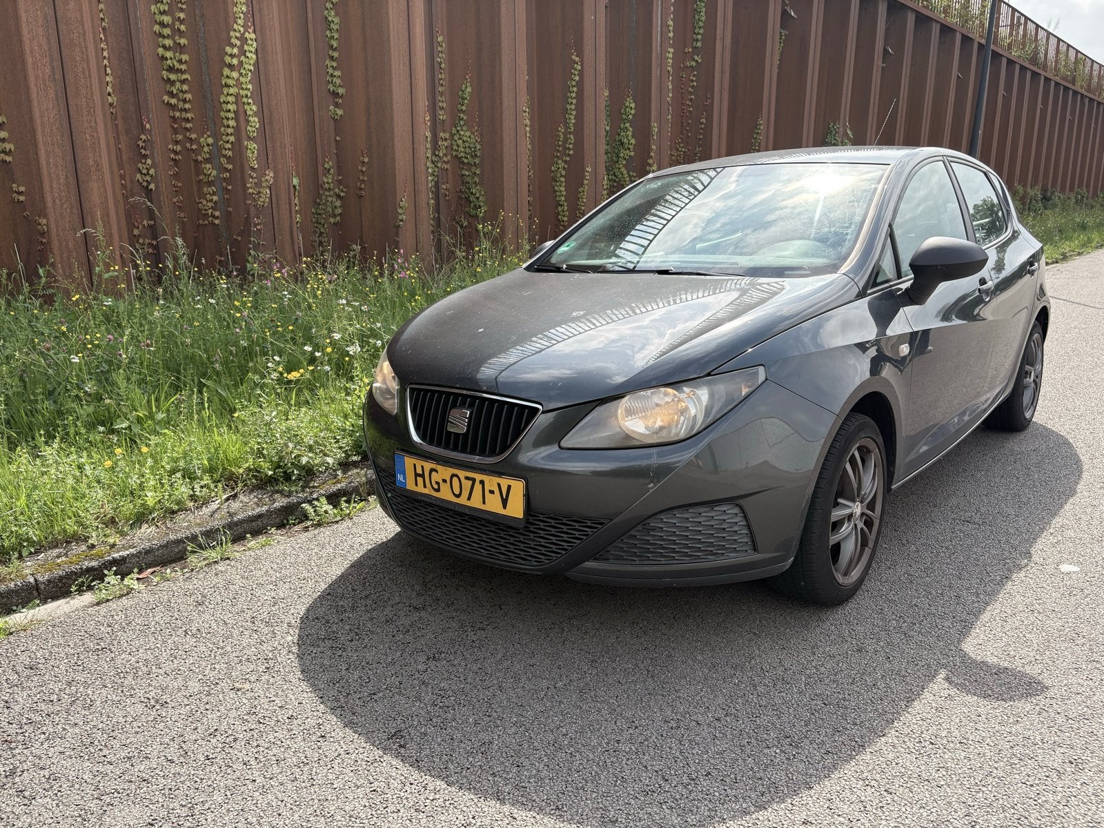 Seat Ibiza 1.4 63KW 3DRS 2010 Grijs, Auto's, Seat, Voorwielaandrijving, 40 €/maand, 4 cilinders, Ibiza