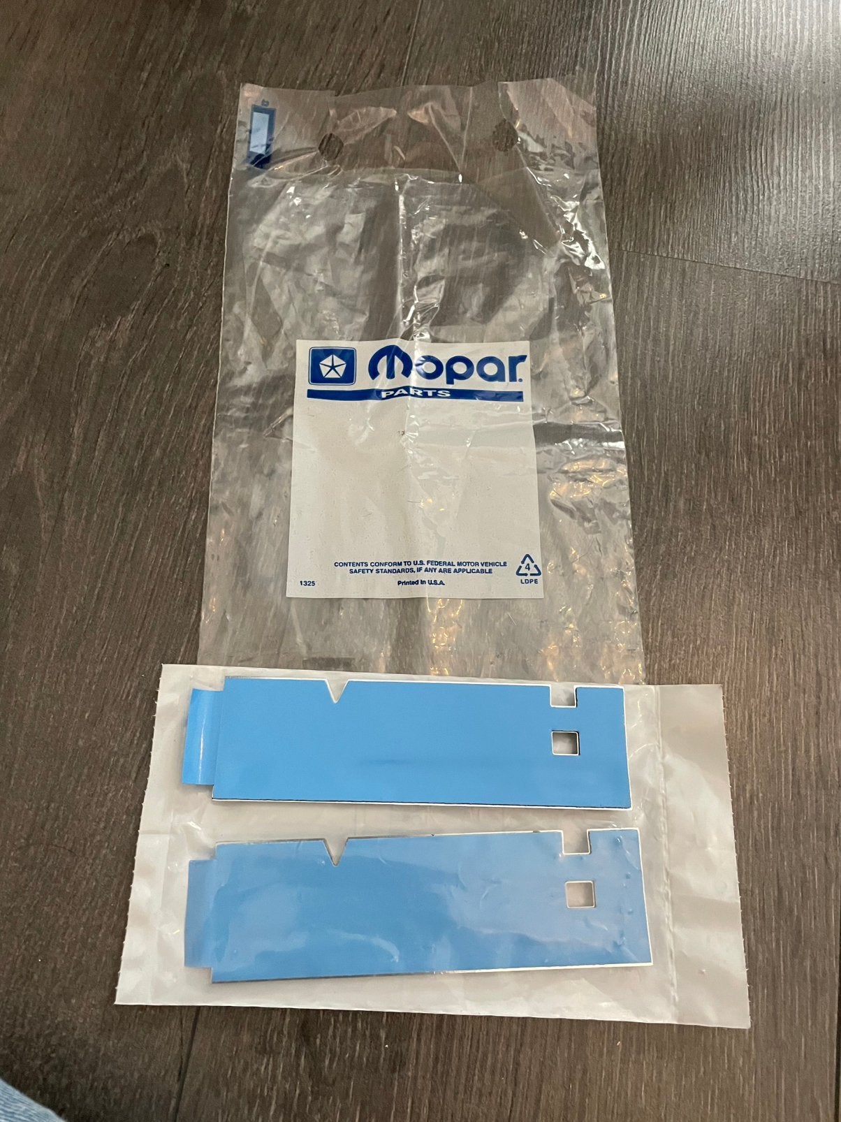 Te koop 2  nieuwe Dodge HEMI emblemen, Auto diversen, Ophalen of Verzenden