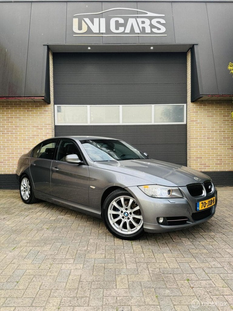 BMW 3-serie 318i LCI High Executive|Automaat|Leer|Cruis|Navi, Automaat, Achterwielaandrijving, Sedan, Zilver of Grijs