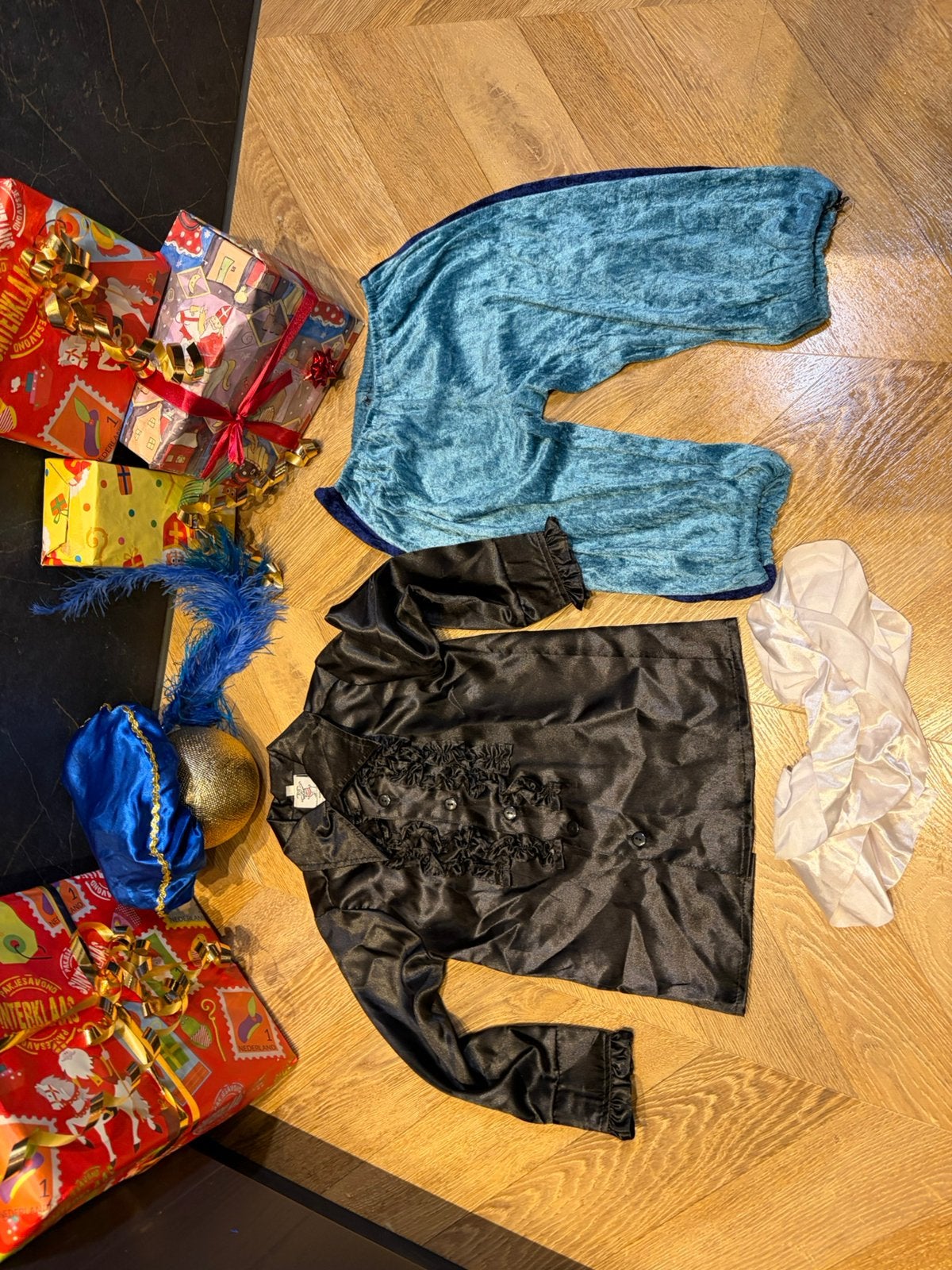 Pietenpak blauw zwart maat 104 sinterklaas set, Diversen, Ophalen of Verzenden, Zo goed als nieuw