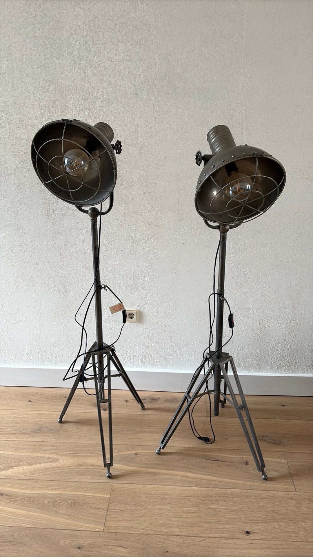Twee staande industriele lampen, Ophalen, Gebruikt, E27 (groot), Metaal